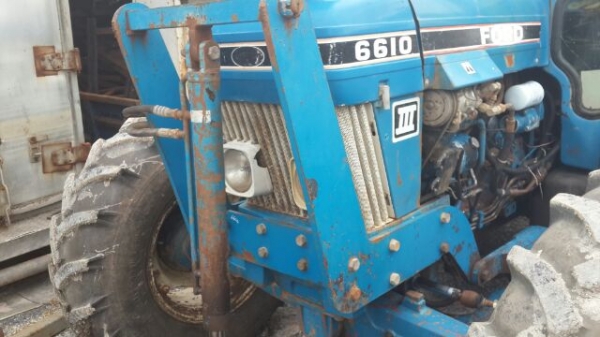 ต้องการขายรถไถ 2เพลาFORD