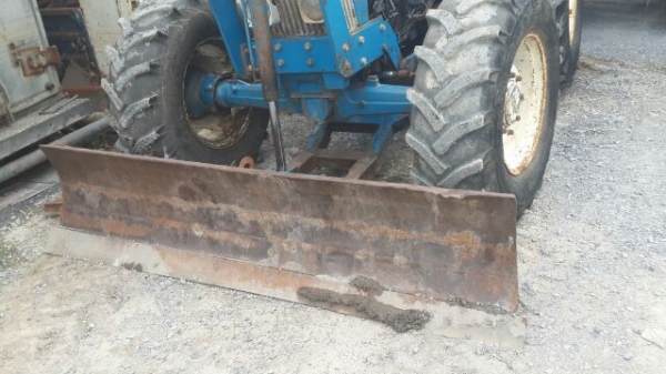 ต้องการขายรถไถ 2เพลาFORD