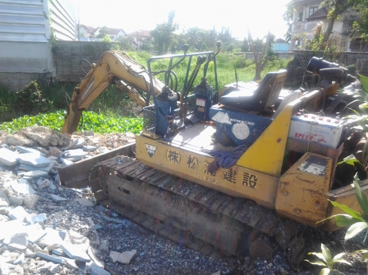ขายแทรกเตอร์KOMATSU   PC  30 รุ้น6  สวยมากพร้อมใช้ของจริง