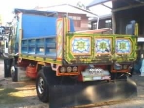 ISUZU DECA 210 HP 6HH1 หกล้อดั๊มพ์ ชุดแต่งรอบคันทั้งภายในและภายนอกสวยจัด เครื่องแห้งแรงดี ภายในเก๋งสวยหรู เครื่องเสียง CD แอร์เย็น พ.เพาเวอร์ ก.ไฟฟ้า ระบบไฟแสงสีรอบคัน เบรคทริ๊ปฟี้ กระบะดั๊มพ์เหล็ก 6 ตันความยาว 3.60 เมตร ยางสภาพดี 80\% พร้อมใช้งาน เอกสารทะ ISUZU DECA 210 HP 6HH1 หกล้อดั๊มพ์ ชุดแต่งรอบคันทั้งภายในและภายนอกสวยจัด เครื่องแห้งแรงดี ภายในเก๋งสวยหรู เครื่องเสียง CD แอร์เย็น พ.เพาเวอร์ ก.ไฟฟ้า ระบบไฟแสงสีรอบคัน เบรคทริ๊ปฟี้ กระบะดั๊มพ์เหล็ก 6 ตันความยาว 3.60 เมตร ยางสภาพดี 80\% พร้อมใช้งาน เอกสารทะ