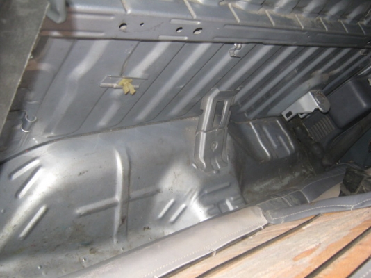 ขายไทเกอร์1jzติดngvใส่หลังคาแจ้งลงเล่มหมดแล้ว เล่มทะเบียนพร้อมชุดโอน