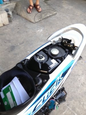 ขาย honda คลิก คอมบายเบรคแท้ ปี50 สีขาว สภาพเดิมๆ ชุดสีสวย ล้อเดิม เครืองดี ทะเบียนพร้อมโอน ราคา 14900 บาท โทร 0831799040 โส อยู่พุทธบูชา ฝั่งธน กทม