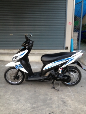 ขาย honda คลิก คอมบายเบรคแท้ ปี50 สีขาว สภาพเดิมๆ ชุดสีสวย ล้อเดิม เครืองดี ทะเบียนพร้อมโอน ราคา 14900 บาท โทร 0831799040 โส อยู่พุทธบูชา ฝั่งธน กทม