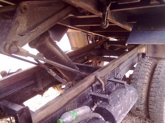 ขายรถหกล้อดั้มพร้อมใช้0859108876