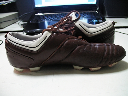 สตั๊ต Adidas AdiNova แท้มือสอง สตั๊ต Adidas AdiNova แท้มือสอง