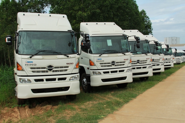 Hino,Izu ออกห้างหลายรุ่น 6,10ล้อ หัวลาก