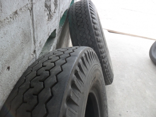 ยาง 11.00 - 20 สวยๆ 1 คู่ ราคา 5500 บาท