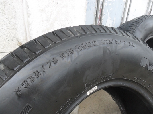 ยาง MICHELIN 235/75R15 สวยๆ 1 คู่ ราคา 2600 บาท