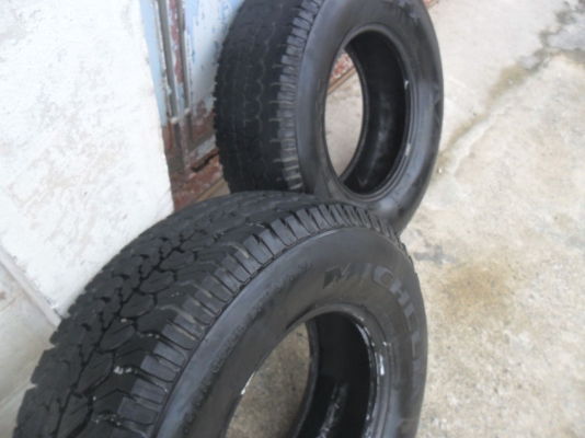 ยาง MICHELIN 235/75R15 สวยๆ 1 คู่ ราคา 2600 บาท