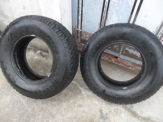 ยาง MICHELIN 235/75R15 สวยๆ 1 คู่ ราคา 2600 บาท