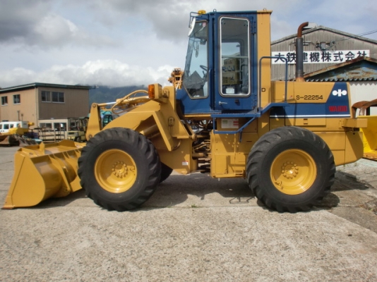 WA100-1 นอกแท้ ชั่วโมงน้อย สภาพพร้อมใช้งาน สนใจโทรเลยค่ะที่เบอร์ 087-3310254 ค่ะ