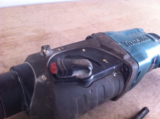 สว่านโรตารี่3ระบบ MAKITA รุ่น HR2470F สภาพใหม่ ราคาถูกๆ สว่านโรตารี่3ระบบ MAKITA รุ่น HR2470F สภาพใหม่ ราคาถูกๆ