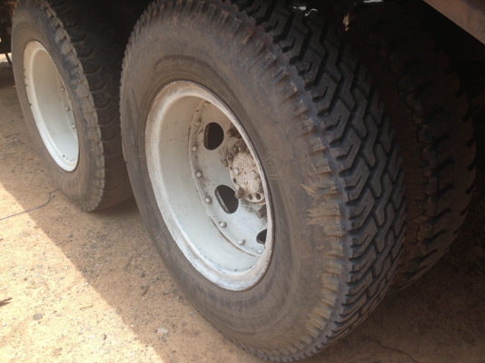 ISUZU ROCKY 175 HP 6BG1 รถหัวยาวหางปลาสิบล้อเพลาเดียว มีหางท้ายลาดขึ้นรถเกี่ยวครบพร้อมใช้งาน ใช้ลาก PC 200 ได้เลยครับ เครื่องแน่นแรงดีไม่มีเยิ้ม ภายในเก๋งคอนโซสวยครบ พวงมาลัยเพาเวอร์ ช่วงล่างแน่นดี ยางสภาพดี 10 เส้นประมาณ 70\% พร้อมใช้งาน เอกสารทะเบียนภาษี ISUZU ROCKY 175 HP 6BG1 รถหัวยาวหางปลาสิบล้อเพลาเดียว มีหางท้ายลาดขึ้นรถเกี่ยวครบพร้อมใช้งาน ใช้ลาก PC 200 ได้เลยครับ เครื่องแน่นแรงดีไม่มีเยิ้ม ภายในเก๋งคอนโซสวยครบ พวงมาลัยเพาเวอร์ ช่วงล่างแน่นดี ยางสภาพดี 10 เส้นประมาณ 70\% พร้อมใช้งาน เอกสารทะเบียนภาษี