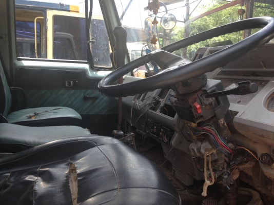 ISUZU ROCKY 175 HP 6BG1 รถหัวยาวหางปลาสิบล้อเพลาเดียว มีหางท้ายลาดขึ้นรถเกี่ยวครบพร้อมใช้งาน ใช้ลาก PC 200 ได้เลยครับ เครื่องแน่นแรงดีไม่มีเยิ้ม ภายในเก๋งคอนโซสวยครบ พวงมาลัยเพาเวอร์ ช่วงล่างแน่นดี ยางสภาพดี 10 เส้นประมาณ 70\% พร้อมใช้งาน เอกสารทะเบียนภาษี ISUZU ROCKY 175 HP 6BG1 รถหัวยาวหางปลาสิบล้อเพลาเดียว มีหางท้ายลาดขึ้นรถเกี่ยวครบพร้อมใช้งาน ใช้ลาก PC 200 ได้เลยครับ เครื่องแน่นแรงดีไม่มีเยิ้ม ภายในเก๋งคอนโซสวยครบ พวงมาลัยเพาเวอร์ ช่วงล่างแน่นดี ยางสภาพดี 10 เส้นประมาณ 70\% พร้อมใช้งาน เอกสารทะเบียนภาษี