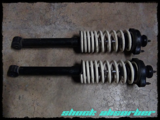 ขายโช๊คอัพพร้อมสปริงโหลด RS-R ใส่ E-car และ CK ทั้งชุดราคา 4,000 บาท