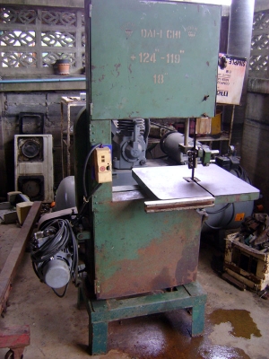 เครื่องเลื่อยสายพาน