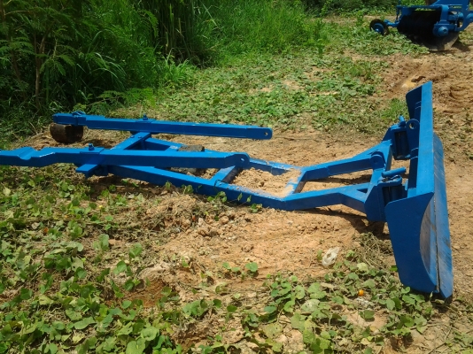 ชุดคานใบมีดไคเฮงหลีสภาพดีพร้อมใช้ สำหรับรถไถฟอร์ดครับ อุปกรณ์ครบ