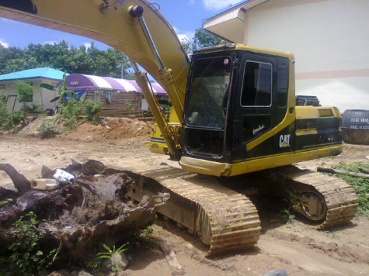 ขายCAT 320V2 สภาพสวยพร้อมใช้ ติดต่อได้ที่คุณอ๊อฟ พิจิตร 086-737-9991