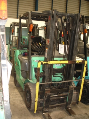 ขายฟอล์คลิฟท์ MITSUBISHI  รุ่นFG15T s/nF25C-50160 ปี 2003 ติด lpg ราคาแสนกว่าๆ