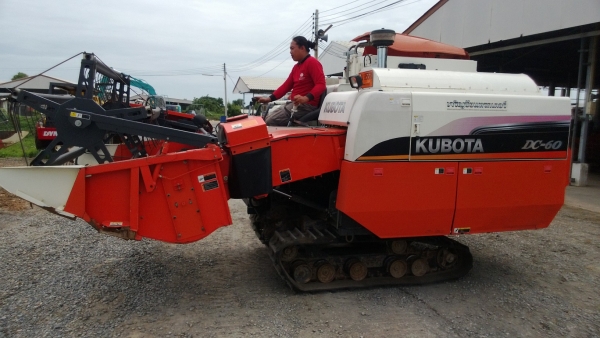 มาแล้ว รถเกี่ยวข้าว KUBOTA DC 60 ชั่วโมงน้อยสุดๆ  สภาพเหมือนใหม่พร้อมใช้สุดๆ