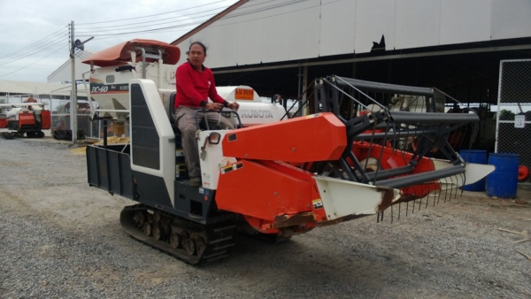 มาแล้ว รถเกี่ยวข้าว KUBOTA DC 60 ชั่วโมงน้อยสุดๆ  สภาพเหมือนใหม่พร้อมใช้สุดๆ