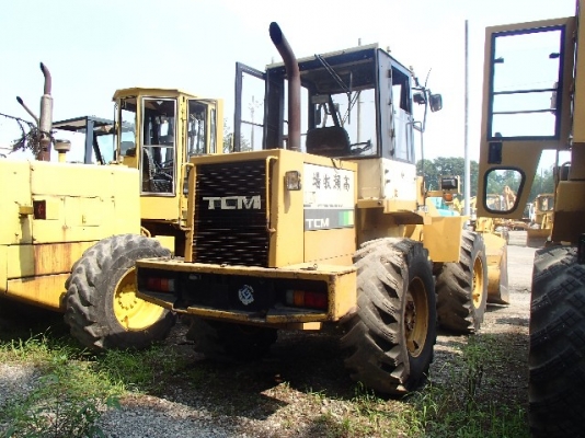 ขายรถตักล้อยาง TCM 830-2