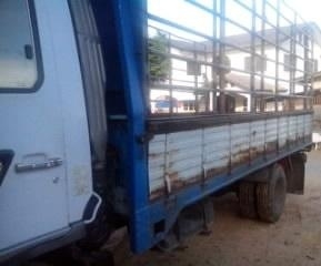 HINO FB4J - 145 HP JO5C สมอเงิน กระบะคอกเหล็กยาว 5 เมตรสภาพสวย เครื่องแห้งแรงดีเดิมๆไม่มีเยิ้ม ภายในเก๋งคอนโซลสวยครบ แอร์เย็น พวงมาลัยเพาเวอร์ ช่วงล่างใหญ่คัชซีสวยเดิมไม่มีผุไม่มีบวม ยาง 8.25 ขอบ 16 สภาพดี 70\% พร้อมบรรทุกพร้อมใช้งานได้เลย เอกสารท