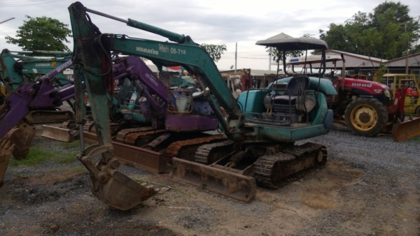 KOMATSU PC30-7  เก่าไทย เอวแน่น ปั็มแรง สภาพพร้อมใช้ สุดๆเอาไปแบ่งกันใช้ได้เลยครับ   น้องร็อค จัดหั้ย สนใจโทร สอบถามได้ 081-8535656