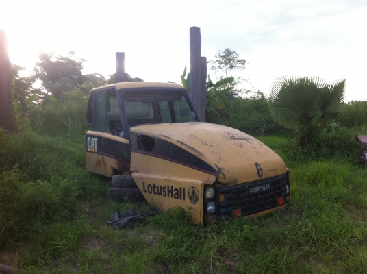 หัวเก๋งรถตัก catterpilla