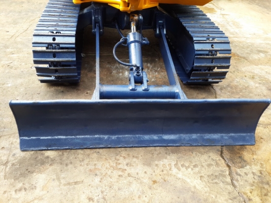 ขาย รถขุด KOMATSU รุ่น PC30-5- มีหัวเก๋ง มือสองญี่ปุ่น