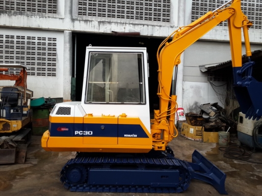 ขาย รถขุด KOMATSU รุ่น PC30-5- มีหัวเก๋ง มือสองญี่ปุ่น