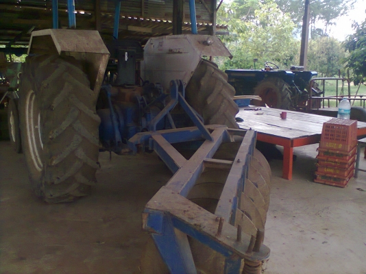 ต้องการขายรถไถฟอร์ด 7700 ครับ ต้องการขายรถไถฟอร์ด 7700 ครับ