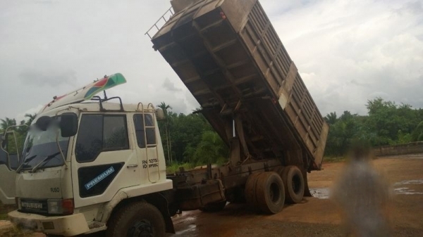 รถมิตซู 10 ล้อดั้ม FN527 - TF  220 แรงม้า  สนใจติดต่อ 081 - 6079515