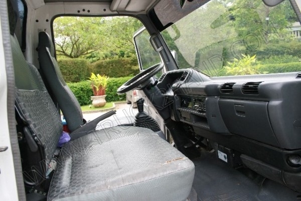 รถบรรทุกโดยสาร 6 ล้อ ยี่ห้อ ISUZU รุ่น NKR 130 แรงม้า รถบรรทุกโดยสาร 6 ล้อ ยี่ห้อ ISUZU รุ่น NKR 130 แรงม้า