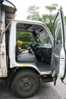 รถบรรทุกโดยสาร 6 ล้อ ยี่ห้อ ISUZU รุ่น NKR 130 แรงม้า รถบรรทุกโดยสาร 6 ล้อ ยี่ห้อ ISUZU รุ่น NKR 130 แรงม้า