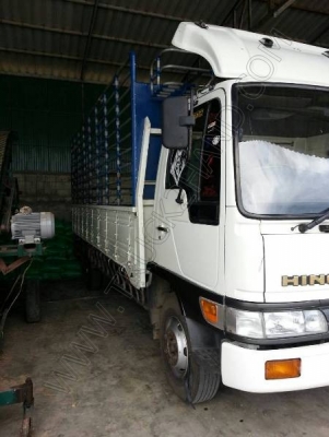 รถบรรทุก 6 ล้อ ยี่ห้อ HINO