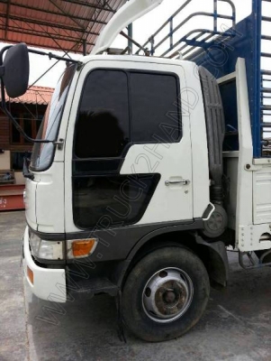 รถบรรทุก 6 ล้อ ยี่ห้อ HINO