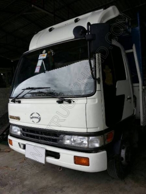 รถบรรทุก 6 ล้อ ยี่ห้อ HINO