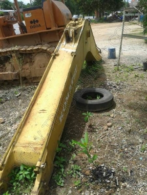 บูมรถแบคโฮ ยี่ห้อ KOMATSU บูมรถแบคโฮ ยี่ห้อ KOMATSU