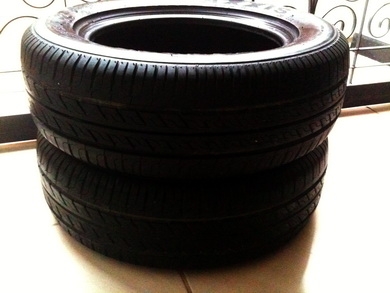 ยางสองเส้น ยี่ห้อ Maxxis ขนาด 185-65-14 สภาพดอกหนา ปี 2010