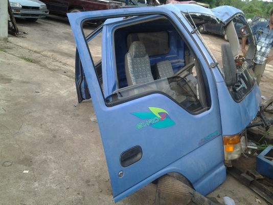 Isuzu NPR หัวรถหัวการ์ตูน URO2 พวงมาลัย หม้อลมเบรค สายเกียร เบาะสวย ประตูขวา