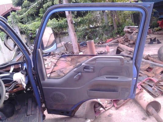 Isuzu NPR หัวรถหัวการ์ตูน URO2 พวงมาลัย หม้อลมเบรค สายเกียร เบาะสวย ประตูขวา