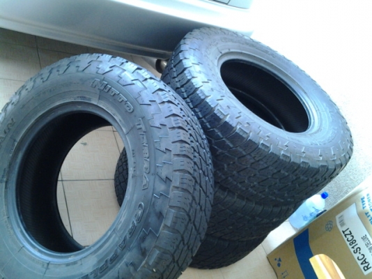 ยาง Nitto ขอบ16 265/70 ปี08 สภาพดอกยังเหลือเยอะเหมือนกันทั้งสี่เส้น