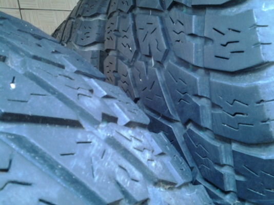 ยาง Nitto ขอบ16 265/70 ปี08 สภาพดอกยังเหลือเยอะเหมือนกันทั้งสี่เส้น