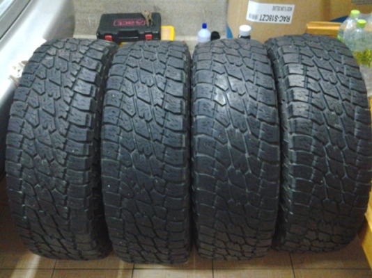 ยาง Nitto ขอบ16 265/70 ปี08 สภาพดอกยังเหลือเยอะเหมือนกันทั้งสี่เส้น