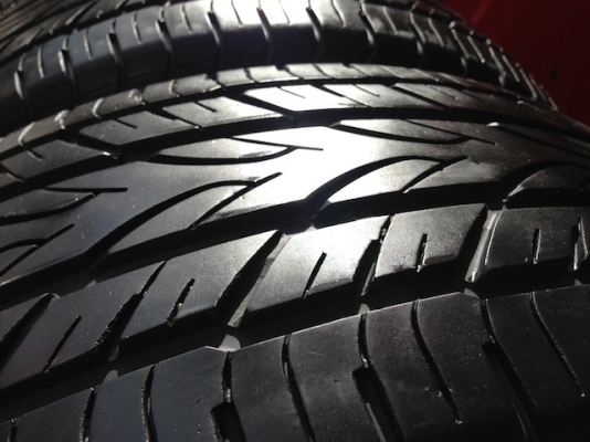 ขายยาง Yokohama A.drive R1 205/55/ZR16 กลางปี11 สภาพสวยสุดๆ 85\% ราคาถูกครับ