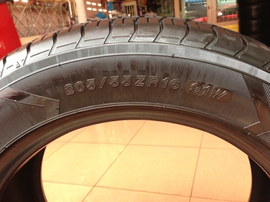 ขายยาง Yokohama A.drive R1 205/55/ZR16 กลางปี11 สภาพสวยสุดๆ 85\% ราคาถูกครับ