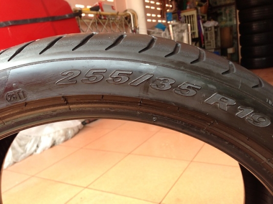 ขายยาง Pirelli Pzero 255/35/R19 Germany กลางปี11 สภาพสวยสุดๆ 85\% ราคาถูกครับ 1คู่ 6,900 Call 0899672139 นายครับ บริการจัดส่งทั่วประเทศครับ