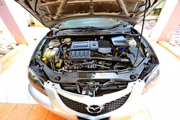 Mazda 3 1.6 AT สีเทา,