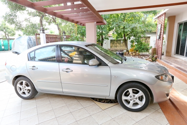 Mazda 3 1.6 AT สีเทา,